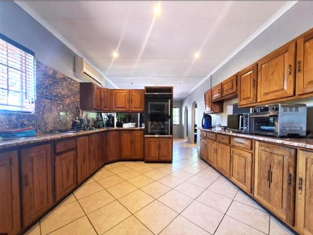 4 Bedroom house for sale in Ninapark, Akasia