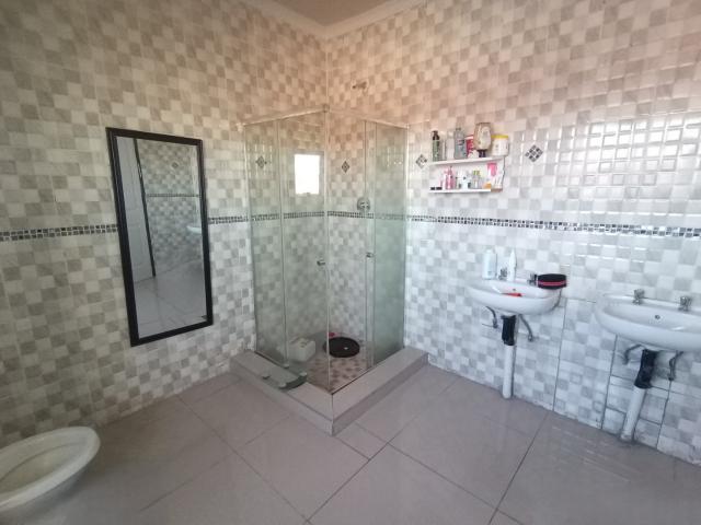 4 Bedroom House For Sale in Nirvana
