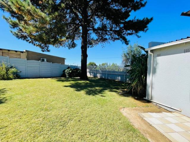 4 Bedroom House For Sale in South Crest