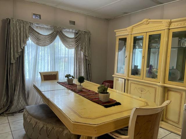 4 Bedroom House For Sale in Southernwood