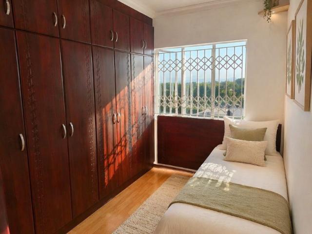 4 Bedroom House For Sale in Southgate