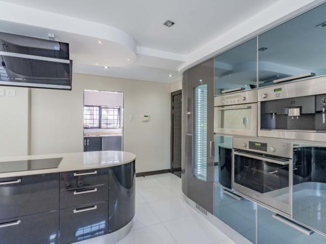 4 Bedroom House For Sale in Somerset Park