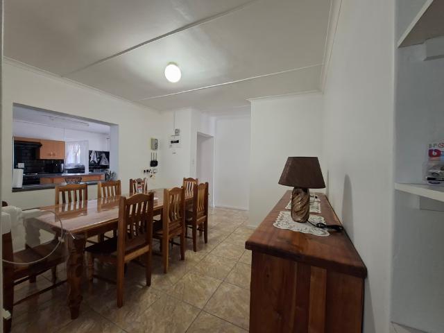 4 Bedroom House For Sale in Somerset Park