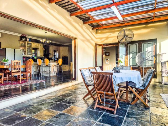 4 Bedroom House For Sale in Sonstraal Heights