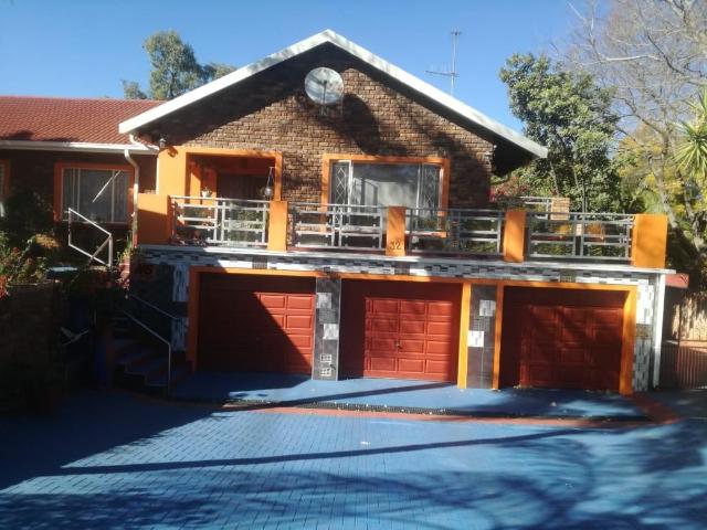 4 Bedroom House For Sale in Safari Gardens