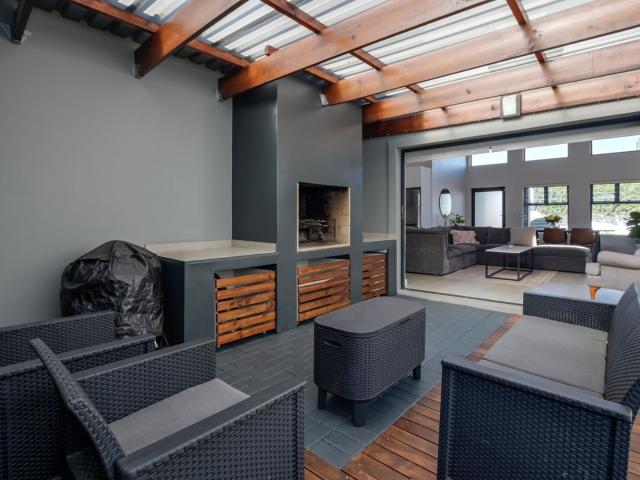 4 Bedroom House For Sale in Sagewood