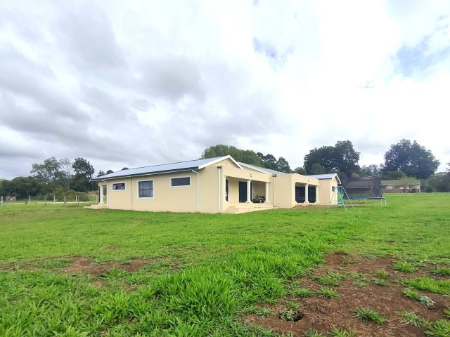 4 Bedroom House For Sale in Sakabula Golf & Country Estate