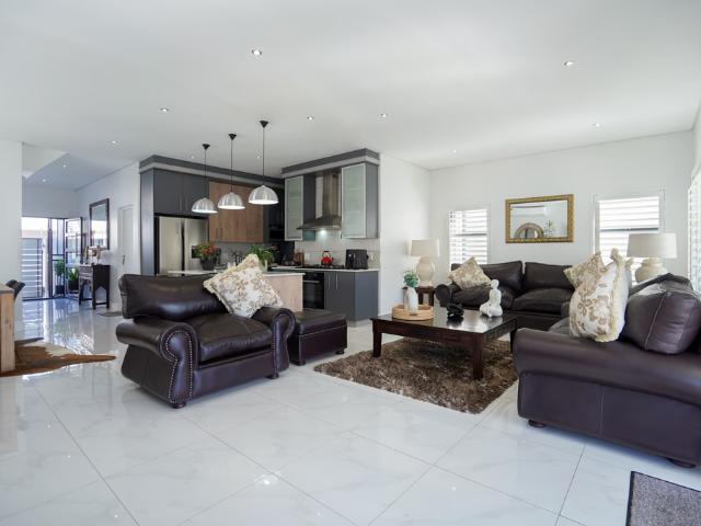 4 Bedroom House For Sale in Sandown