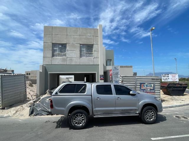 4 Bedroom house for sale in Sandown, Blouberg