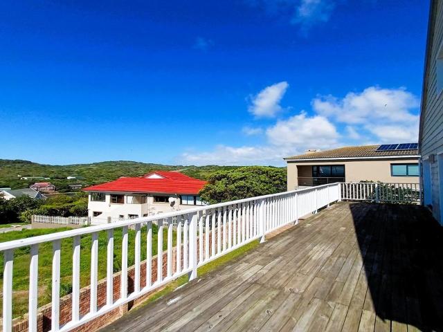 4 Bedroom house for sale in Seafield, Kleinemonde