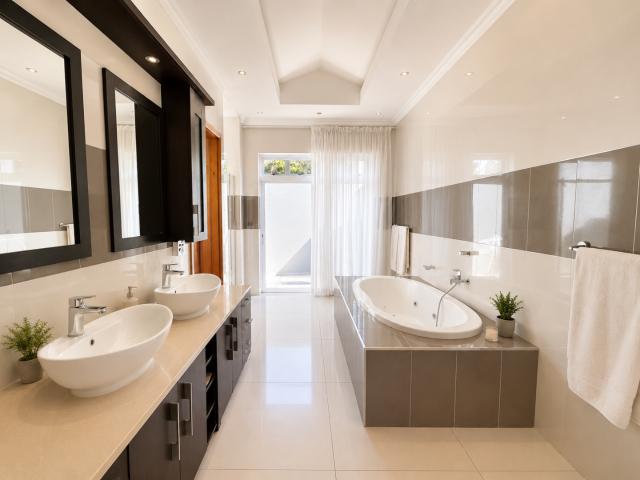 4 Bedroom House For Sale in Senderwood