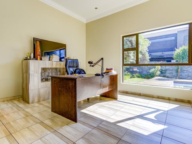 4 Bedroom House For Sale in Serengeti Lifestyle Estate
