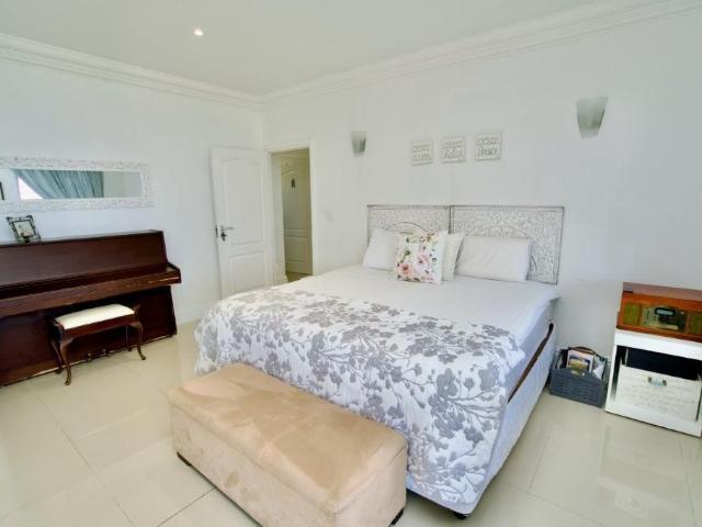 4 Bedroom House For Sale in Sheffield Beach