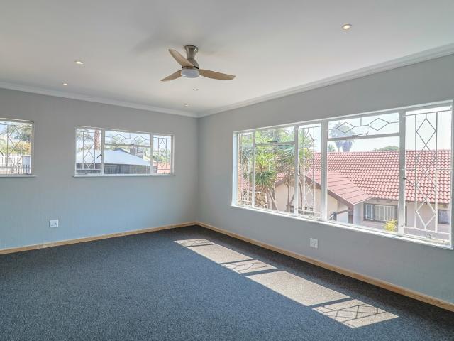 4 Bedroom House For Sale in Silverfields