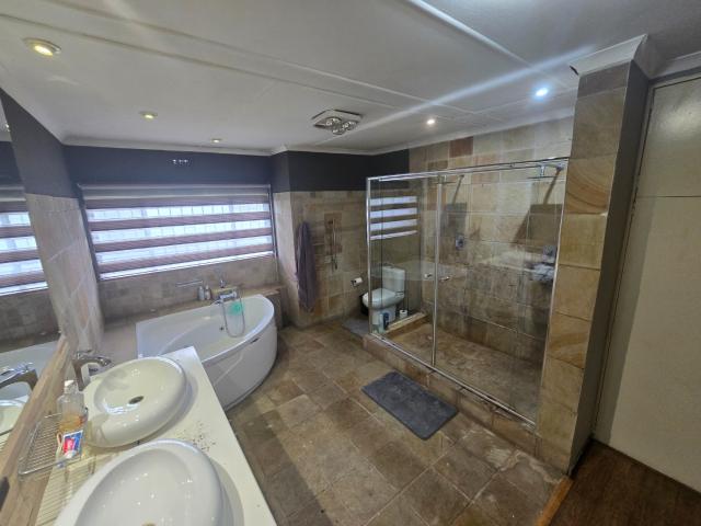 4 Bedroom House For Sale in Standerton Central