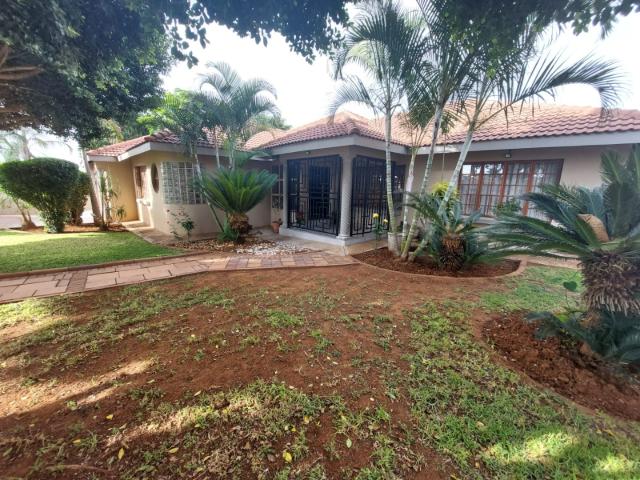 4 Bedroom House For Sale in Sterpark