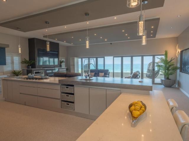 4 Bedroom House For Sale in Stilbaai Oos