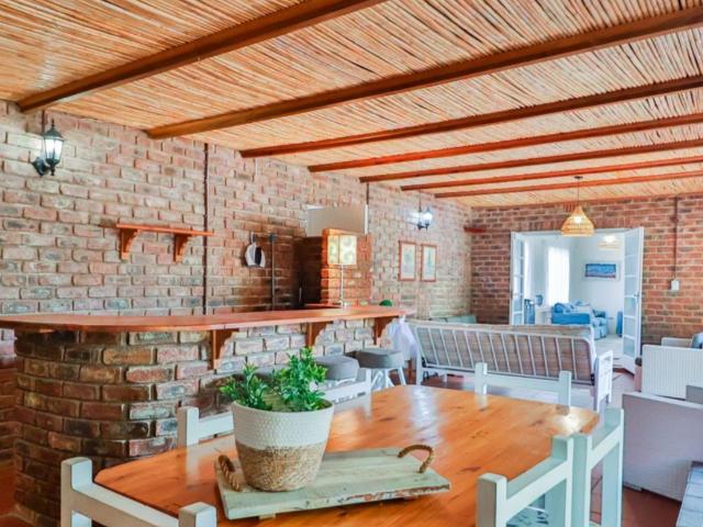 4 Bedroom House For Sale in Stilbaai Wes