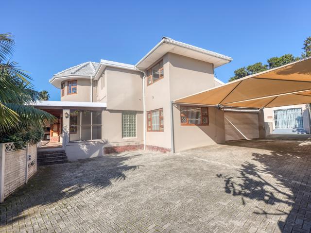 4 Bedroom House For Sale in Stirling