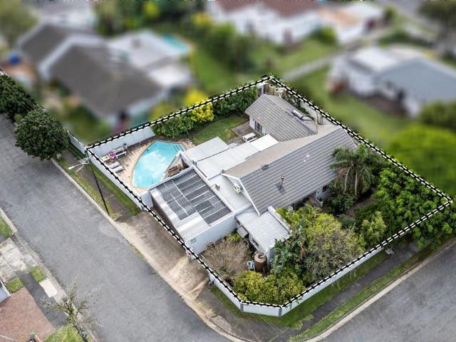 4 Bedroom House For Sale in Stirling