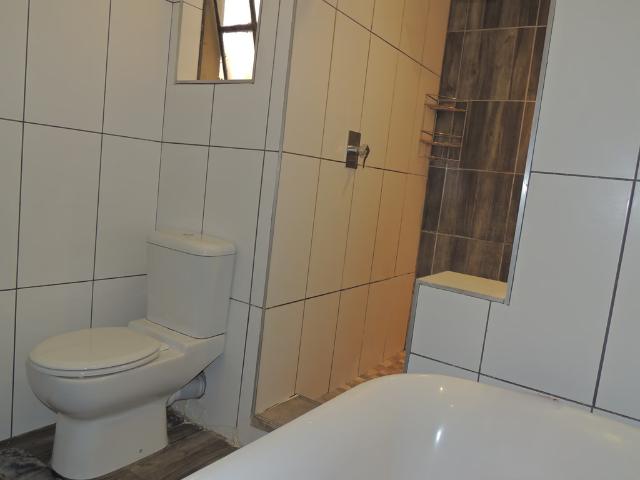 4 Bedroom House For Sale in Strubensvallei