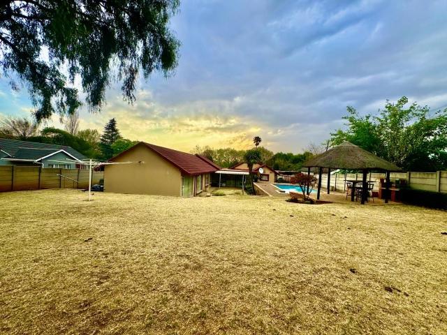 4 Bedroom house for sale in Suideroord, Johannesburg