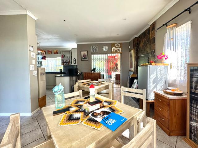 4 Bedroom House For Sale in Summerstrand