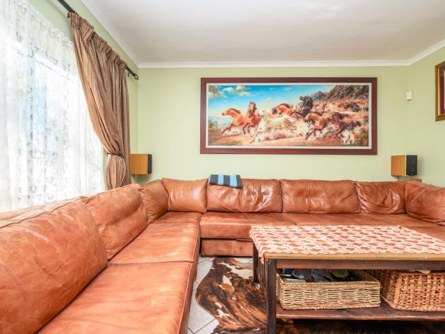 4 Bedroom House For Sale in Summerstrand