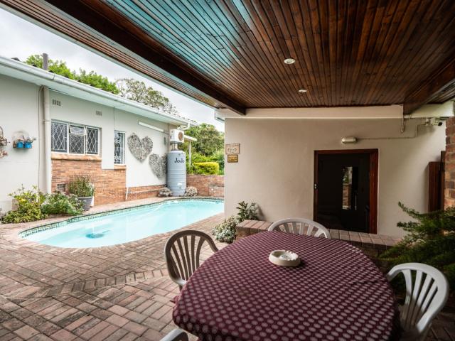 4 Bedroom House For Sale in Sunnyside