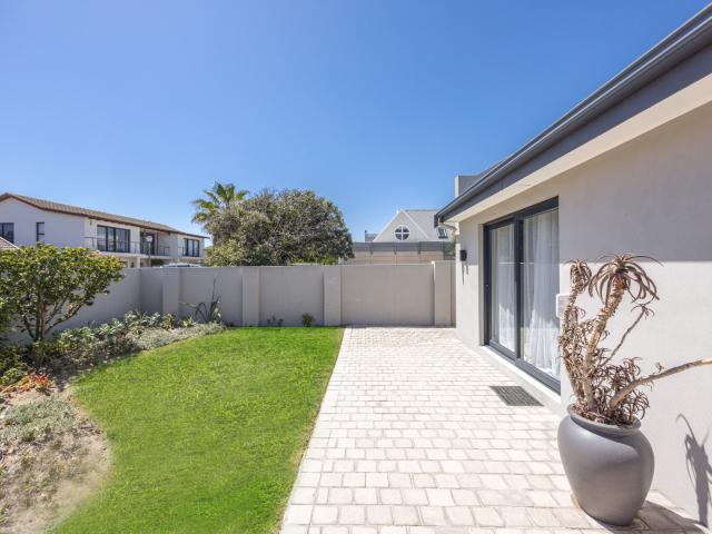 4 Bedroom House For Sale in Sunset Beach