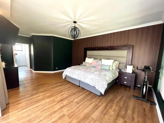 4 Bedroom House For Sale in Sunward Park