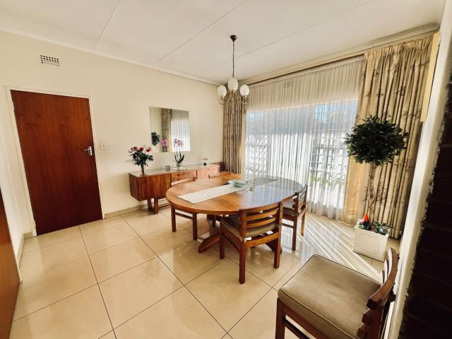 4 Bedroom House For Sale in Sunward Park