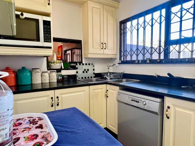 4 Bedroom House For Sale in Paulshof