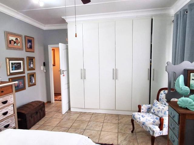 4 Bedroom House For Sale in Palm Beach