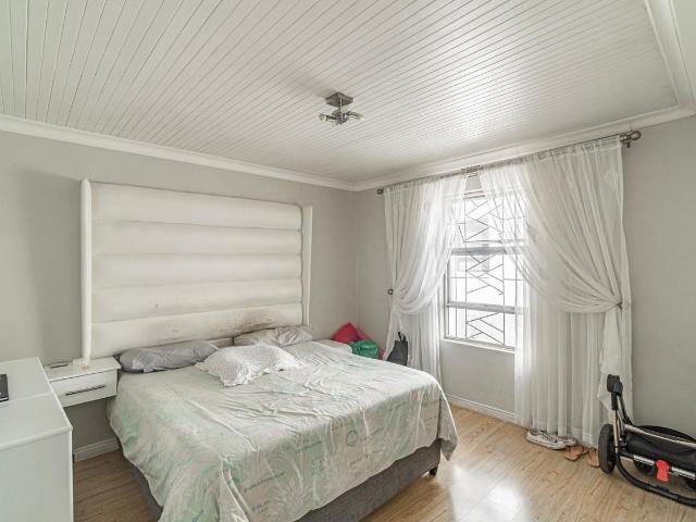 4 Bedroom house for sale in Pelican Park, Cape Town