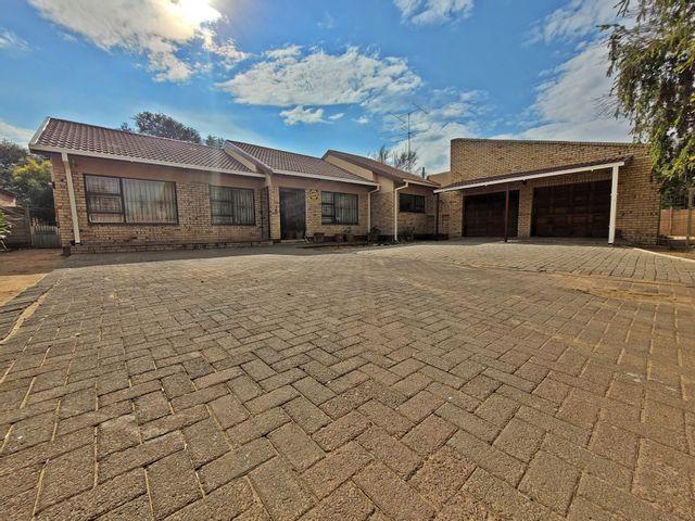 4 Bedroom House For Sale in Pellissier