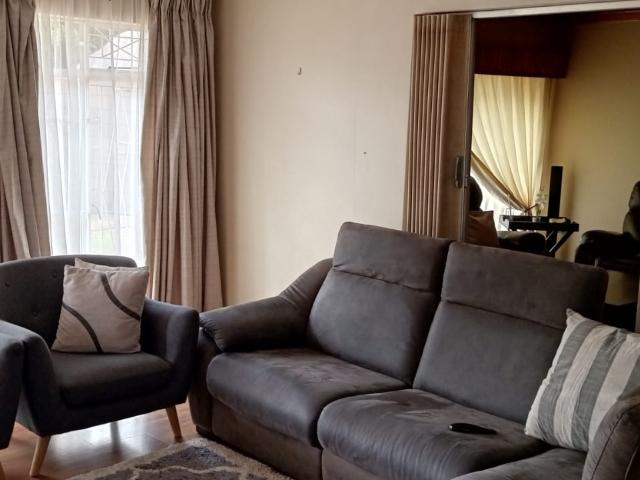 4 Bedroom House For Sale in Pellissier