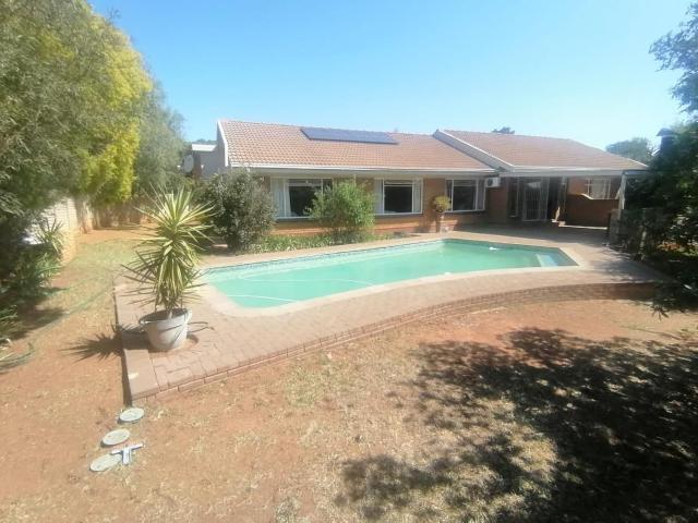 4 Bedroom house for sale in Pellissier, Bloemfontein