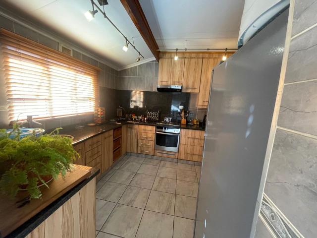 4 Bedroom House For Sale in Pioneer Park