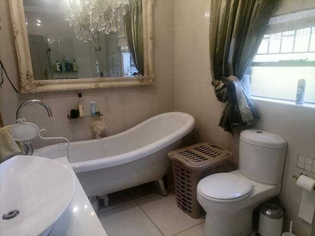 4 Bedroom House For Sale in Premierpark