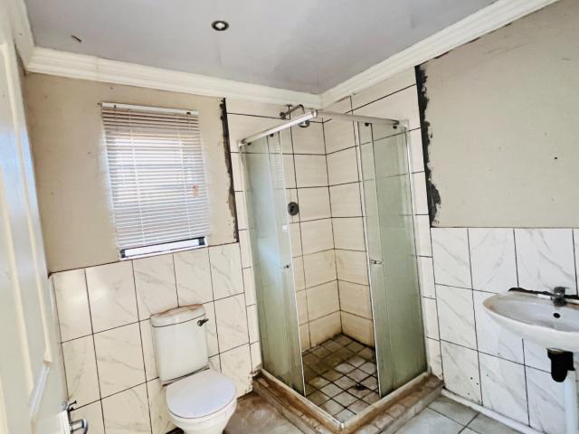 4 Bedroom House For Sale in Protea Glen