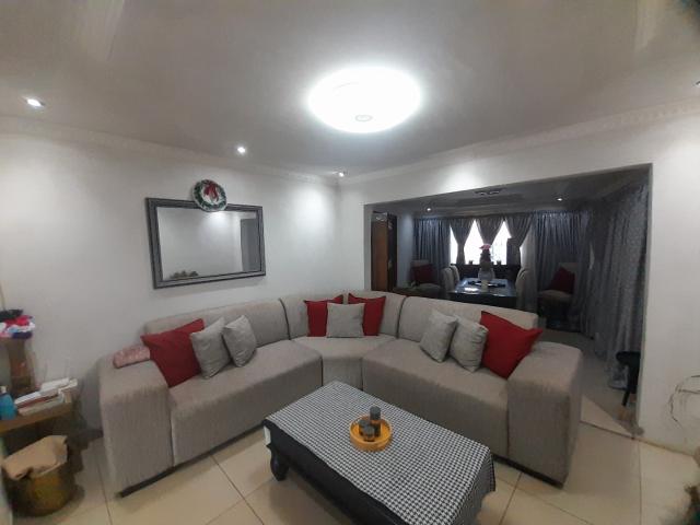 4 Bedroom House For Sale in Protea Glen