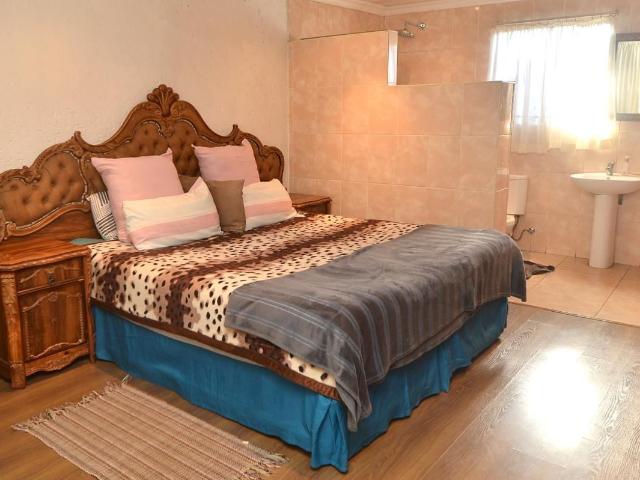 4 Bedroom house for sale in Protea Glen, Soweto