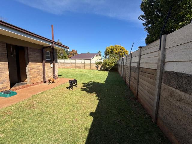 4 Bedroom House For Sale in Rothdene