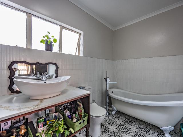 4 Bedroom House For Sale in Rooihuiskraal