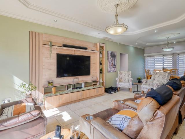 4 Bedroom House For Sale in Rose Acres Estate