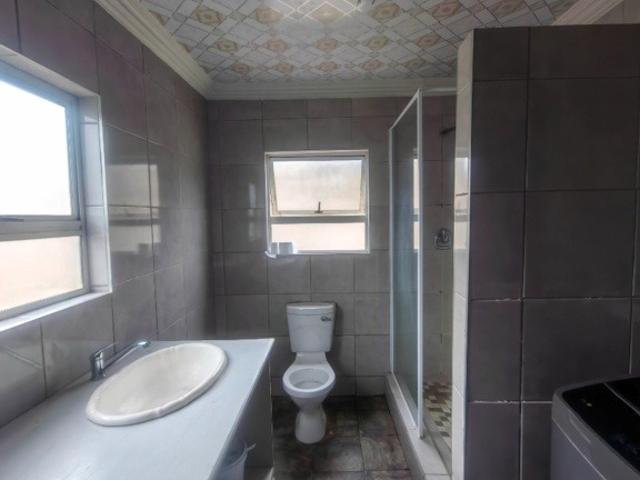 4 Bedroom House For Sale in Rosedale