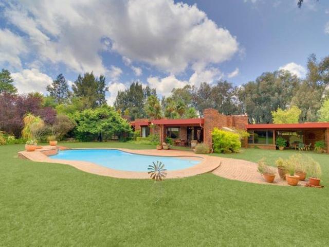 4 Bedroom House For Sale in Randjesfontein AH