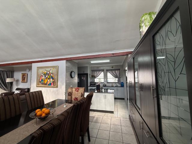 4 Bedroom House For Sale in Reyno Ridge