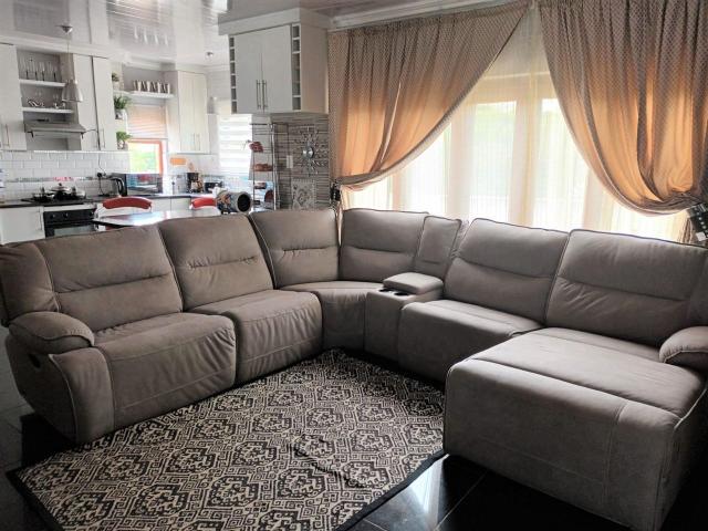 4 Bedroom House For Sale in Reyno Ridge